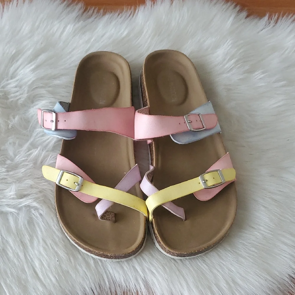 Steve Madden Girls Pastel Strappy Sandals Sz 4